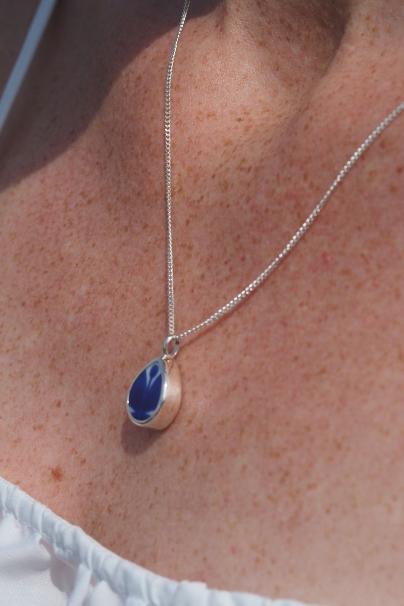 Berså/Mon Amie Duo Necklace - Vändbart halsband. 2 mönster i 1 smycke